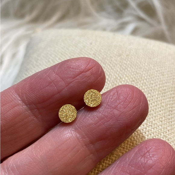 Elegant Gold Stud Earrings - Picture 2 of 4